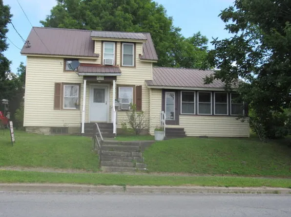 18 Clark St, Malone, NY 12953