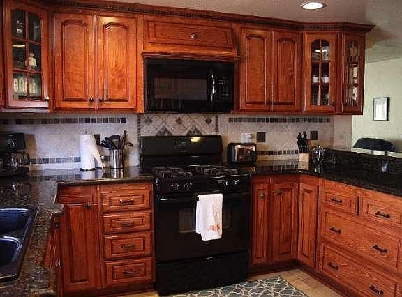 3rd image of 728 Bismark Ave