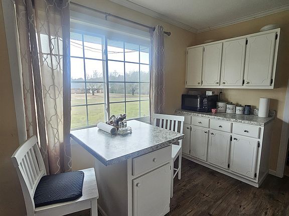 3rd image of 2209 Nix Rd