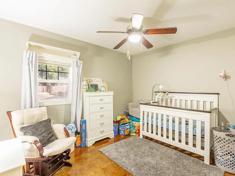 107 Half Oak Dr — Photo 8