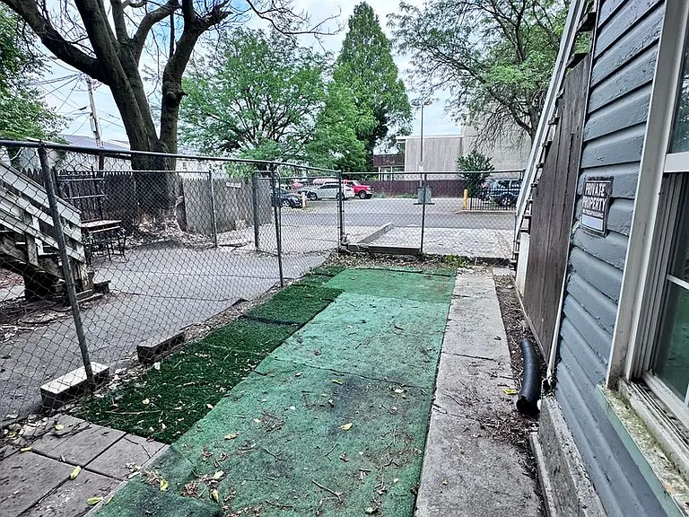 221 S Pine Street — Photo 16