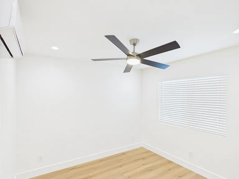 1132 W Redwood St — Photo 7