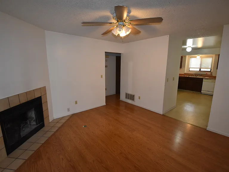 1050 Mazatlan Cir #C — Photo 12