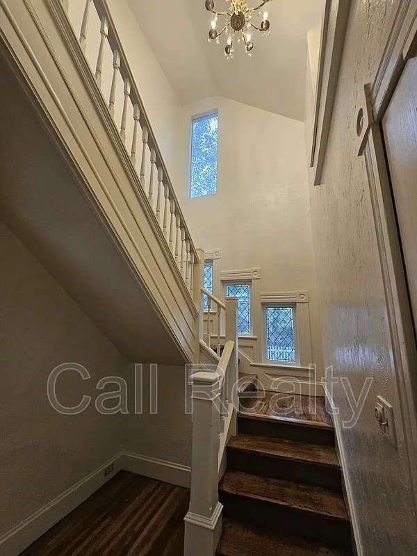 3 bed, 2.0 bath, 1056 sqft, $2,200 — Photo 4