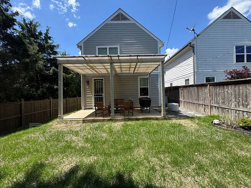 Building Photo - 1080 Blythe St
