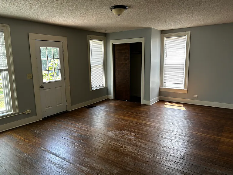 607 Townsend St — Photo 2