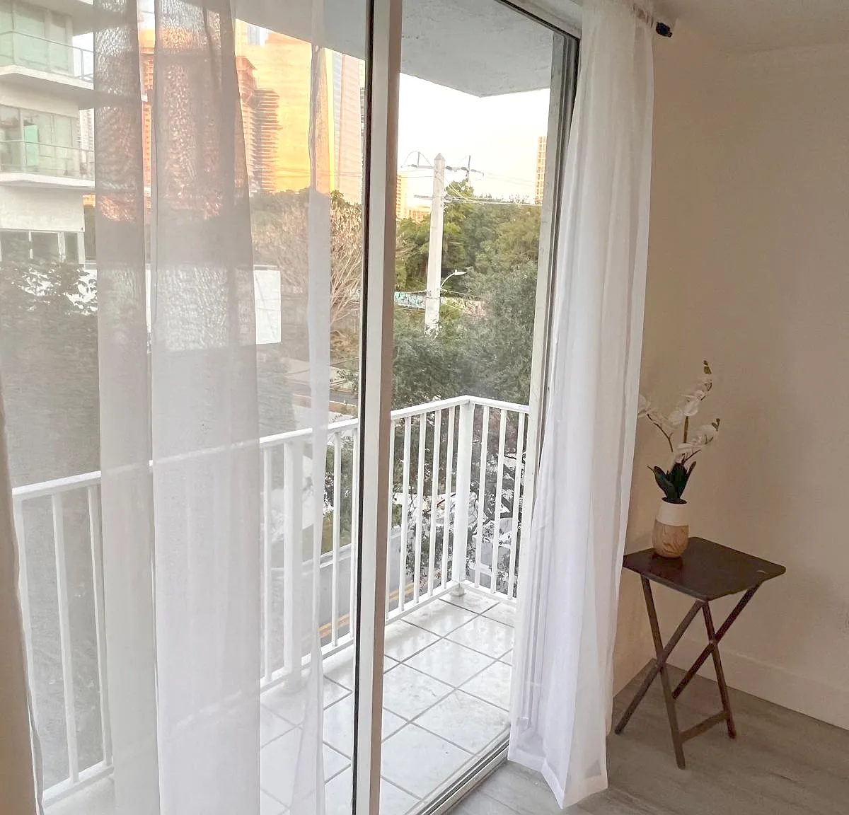 2 bed, 616 sqft, $2,350 — Photo 2
