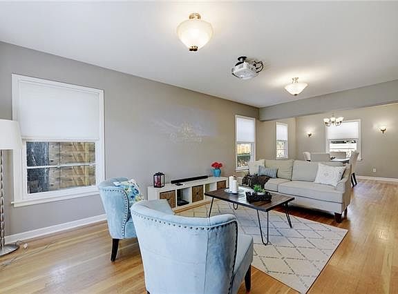 2nd image of 1916 W 37th St
