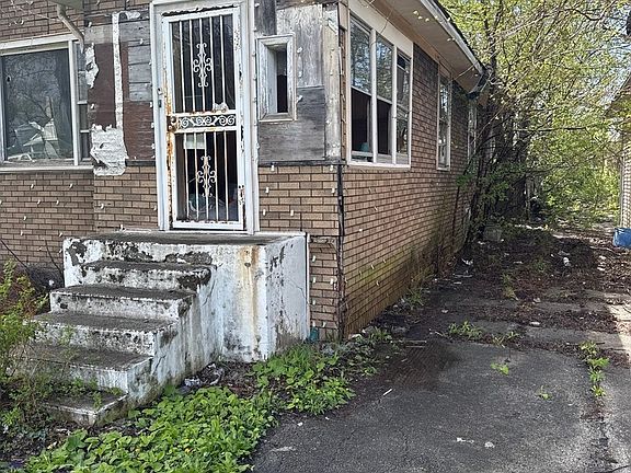 2nd image of 14718 Loomis Ave
