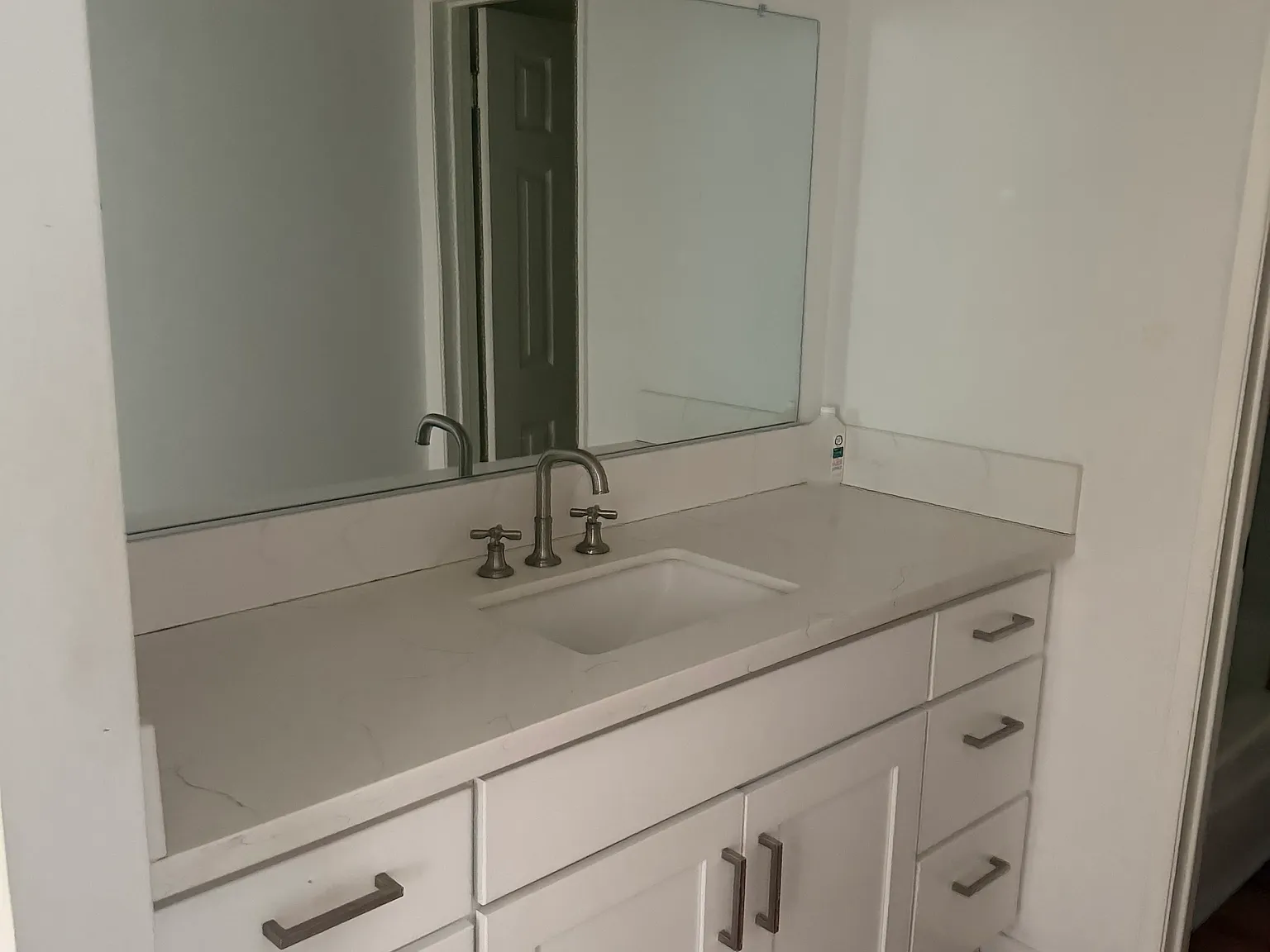 1 bed, 689 sqft, $2,100 — Photo 2