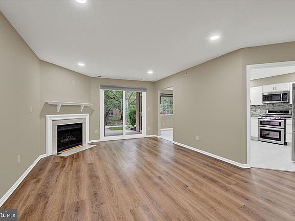 2nd image of 414 Rockfleet Rd Unit 102