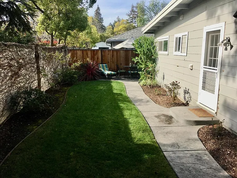 2752 Byron St — Photo 8