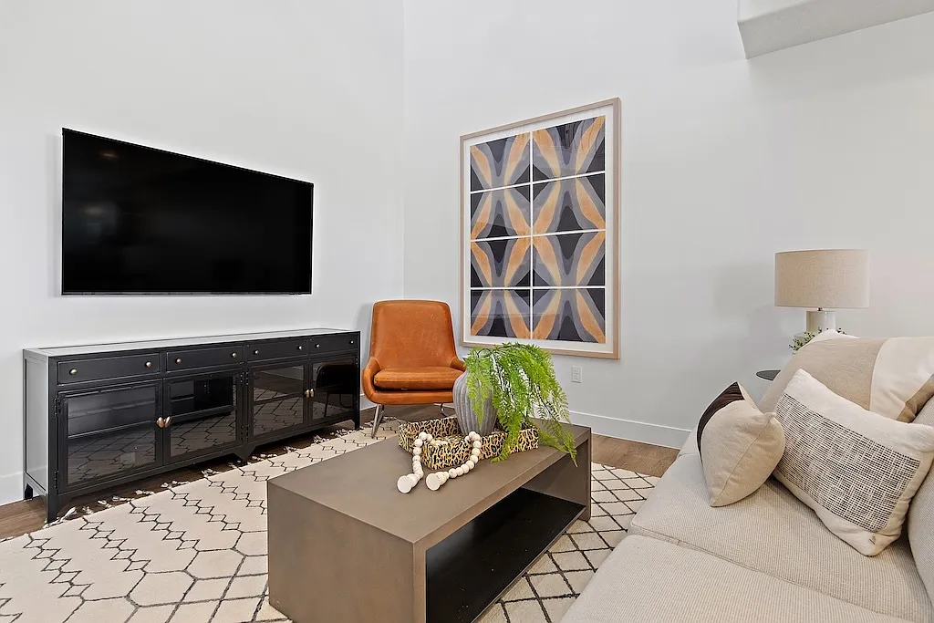 1090 West Albertine Lane - 125 — Photo 2