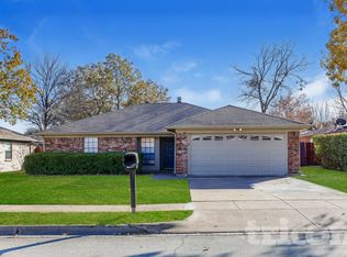 537 Greenway Dr, Saginaw, TX 76179