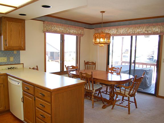 3rd image of 125 Parkside Dr #125