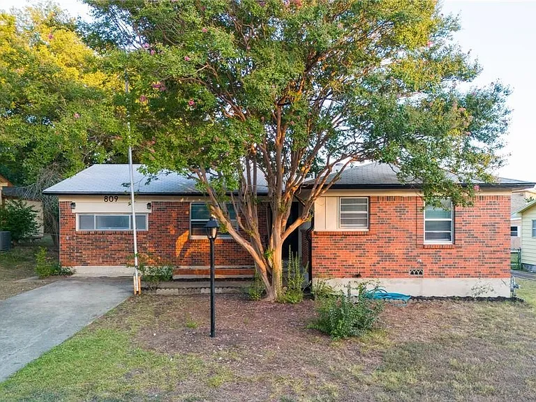 809 Shady Ln — Photo 1