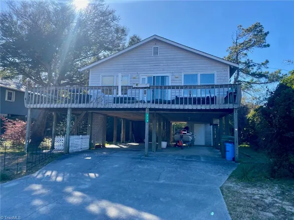 213 Cedar St, Emerald Isle, NC 28594