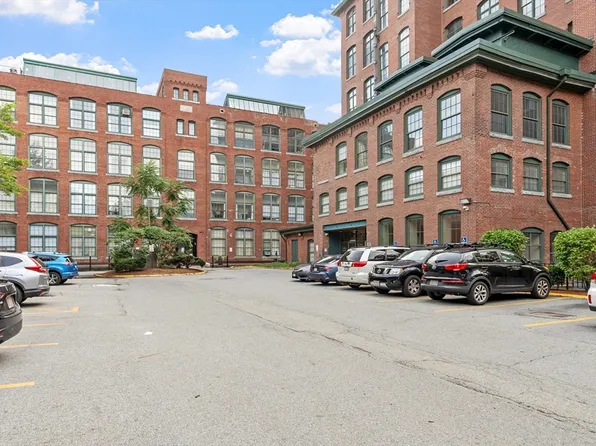 200 Market St APT 619, Lowell, MA 01852