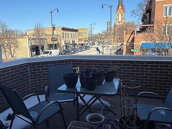3rd image of 5047 Warren St #1