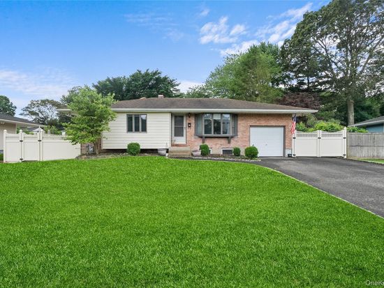 12 Donna Lane, Commack, NY 11725