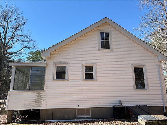 2nd image of 52 Carpenter St