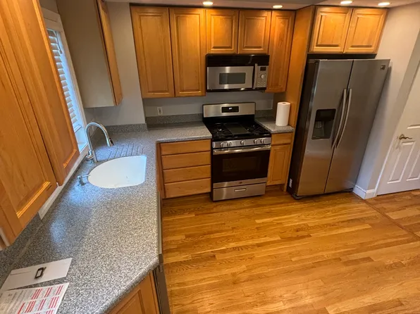 24 Buckman St, Woburn, MA 01801