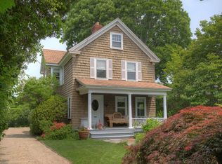 90 Elm St, Southampton, NY 11968