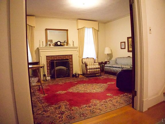 2nd image of 809 Oak St