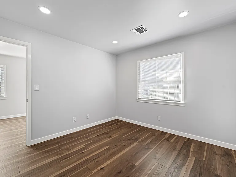 1693 N Hollywood Way — Photo 9