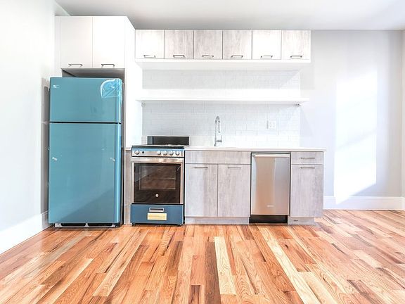 3rd image of 245 Sullivan Pl #D1o