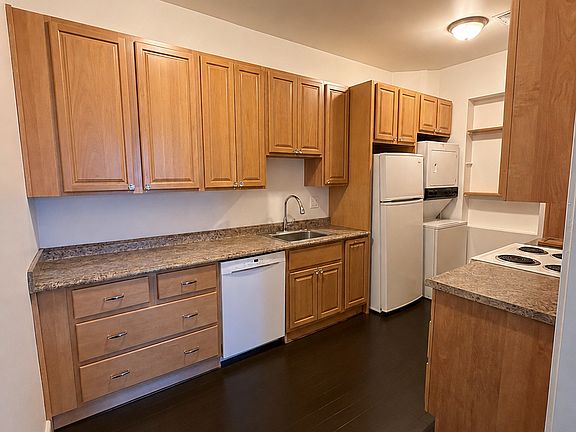 3rd image of 406 Northwood Rd APT 3