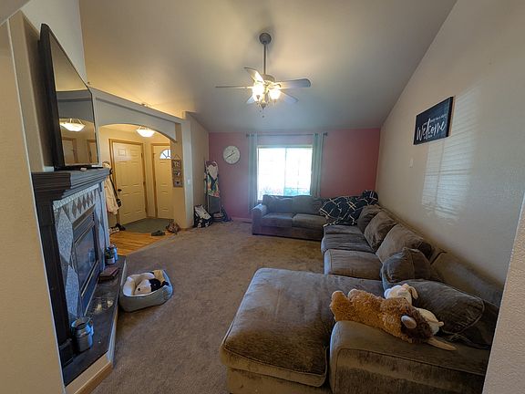 5th image of 843 Bluegrass Way
