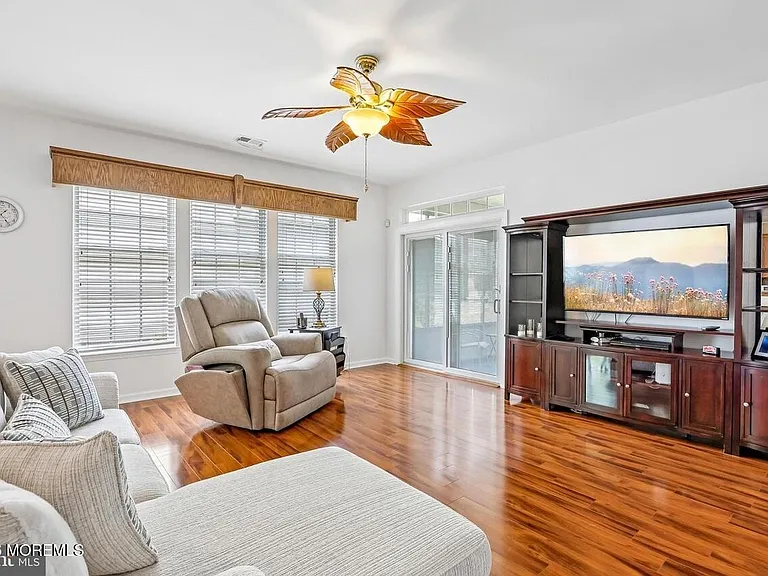 50 Sedona Blvd — Photo 12