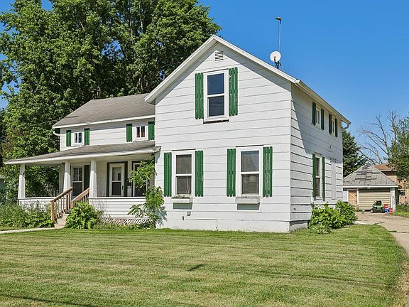 3rd image of 1027 Farnham STREET