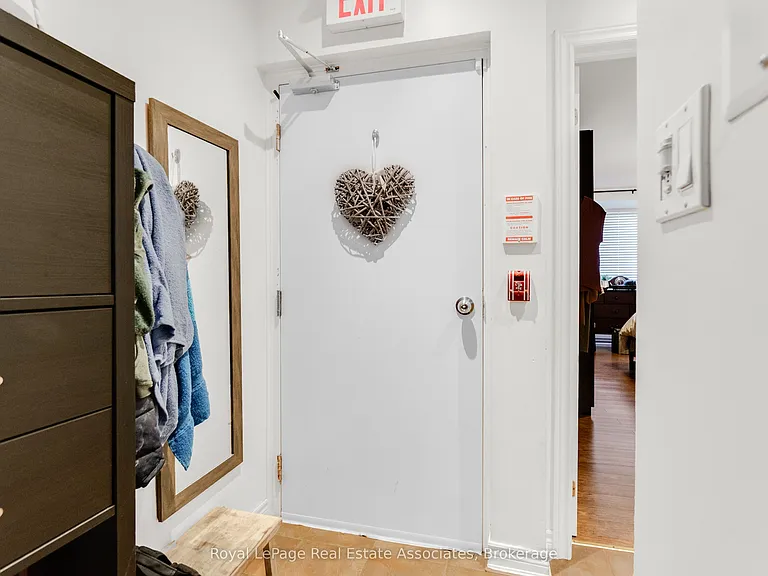 48 Mississauga Rd N #1 — Photo 8