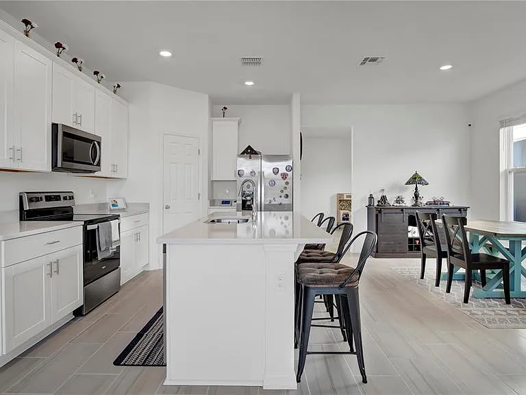 4704 Homestead Trl — Photo 9