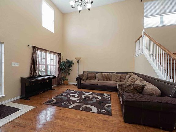 5th image of 10 Westgrove Ct