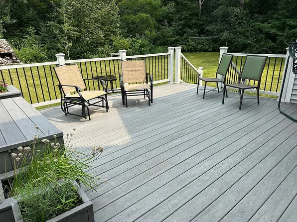 1411 Copper Dr, Hancock, MI 49930