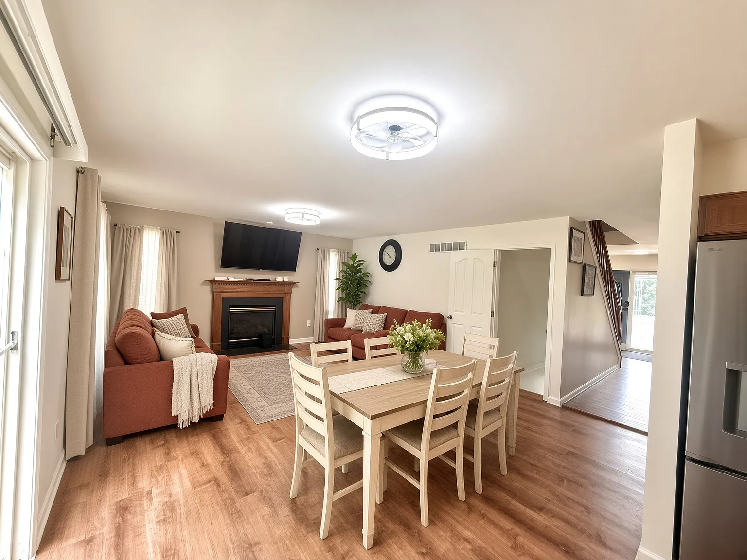 4 bed, 2.5 bath, 1756 sqft, $3,200 — Photo 4