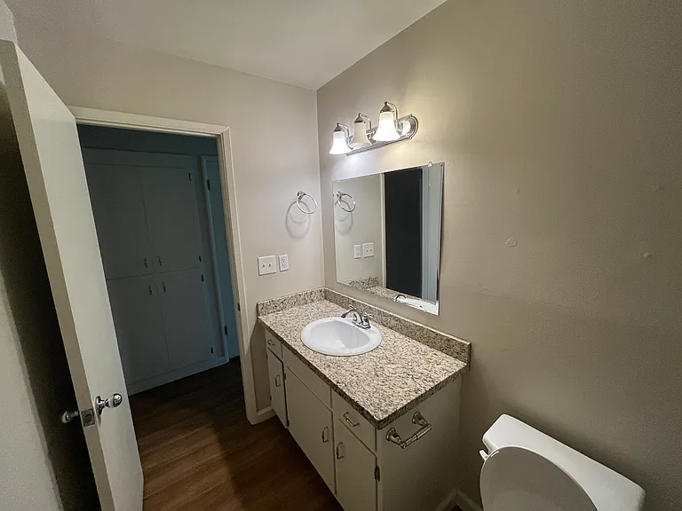 3017 N Vagedes Ave #B — Photo 14