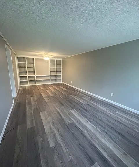 Cedarwood — Photo 10