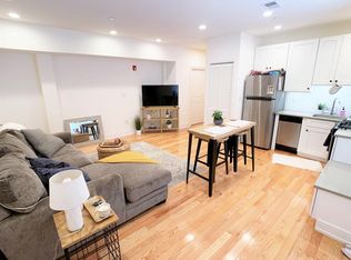 721 N 5th St #1R, Philadelphia, PA 19123