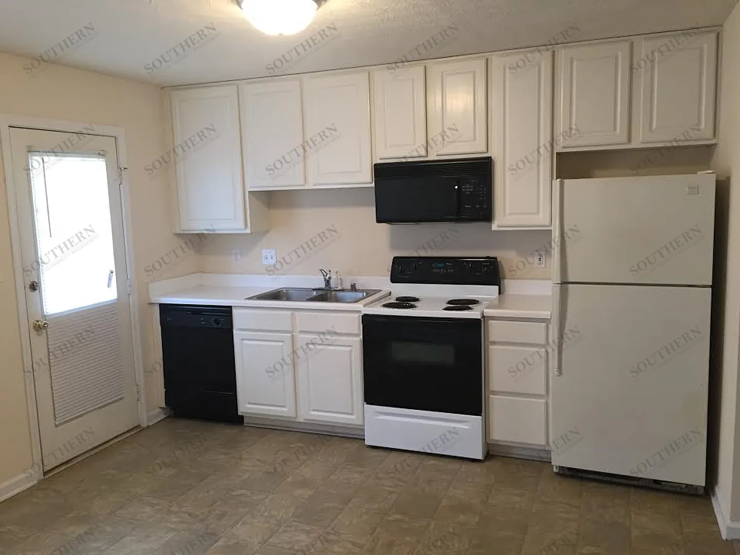 3930 Banyan Court — Photo 4