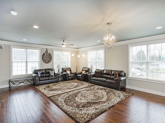 5th image of 105 Evelyn Dr #2