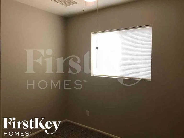 514 E Taylor St — Photo 12