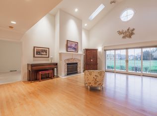 612 Green Bay Rd, Thiensville, WI 53092