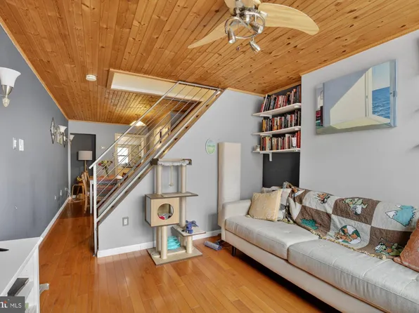 416 E Flora St, Philadelphia, PA 19125