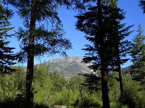 Outstanding Mountain views surrounding this property location.