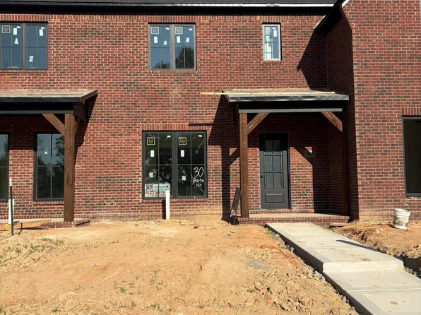 30 Barton Hill Blvd, Jackson, TN 38305
