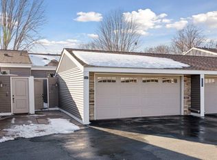 2731 Mackubin St APT 31, Roseville, MN 55113